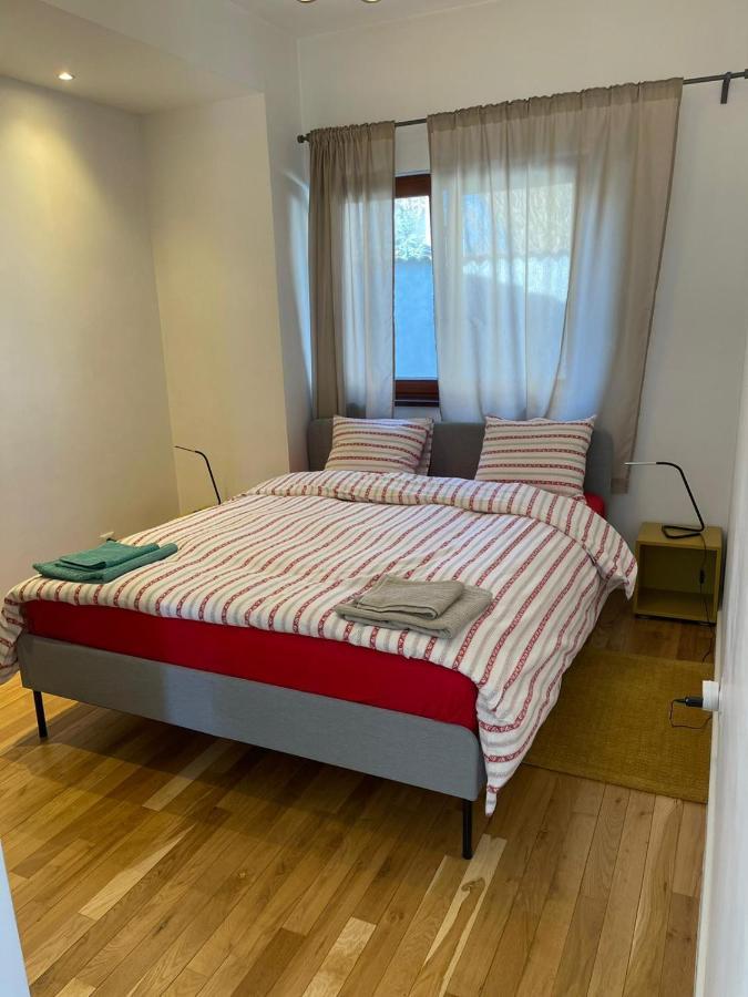 Tinamore Otopeni Exteriör bild
